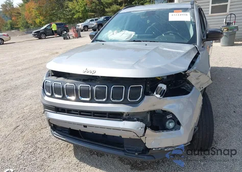 2022 Jeep Compass Latitude Lux 4X4 из США, поврежденный, VIN 3C4NJDFBXNT175997